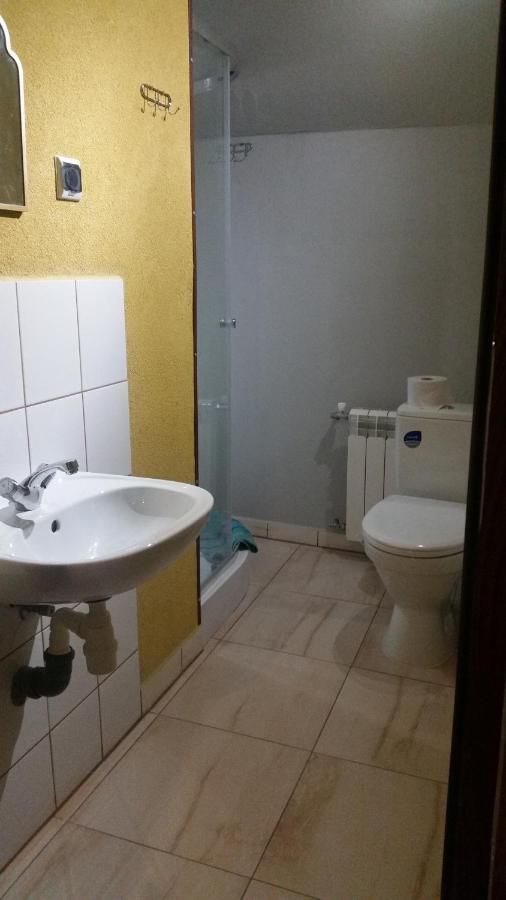 Pokoje Goscinne "U Karola" Pracownicze Scinawa Bagian luar foto