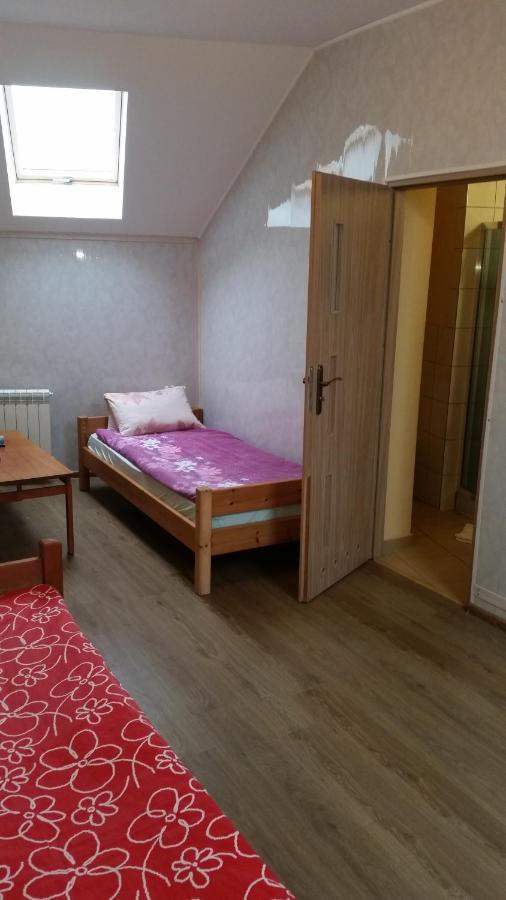 Pokoje Goscinne "U Karola" Pracownicze Scinawa Bagian luar foto